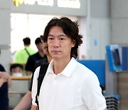 [포토]유럽행 홍명보 신임 감독, 출국 전 인터뷰 장소로