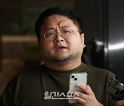 ‘쯔양 협박 의혹’ 구제역, 검찰 자진 출석…”휴대전화 제출”