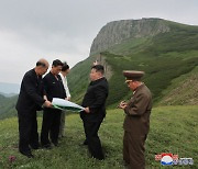 “당 경고 귓등으로도 안들어”… 건설 간부 기강잡는 김정은