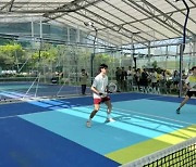 Foreign customers flock to Yongsan I’Park Mall’s padel court