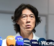 ‘유럽 출장’ 홍명보 감독 “그들의 축구철학·비전과 한국축구에 대한 이해도 듣고 오겠다” [MK인천공항]