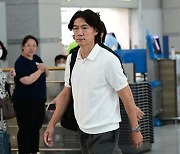 [MD포토] 홍명보 감독 '외국인 코치 선임 위해 유럽행'