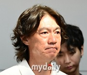 [MD포토] 홍명보 감독 '입술 깨문 감독님'