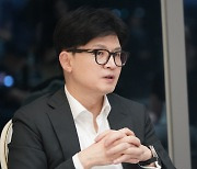 한동훈 “간이과세 2억 상향·육아휴직 월급 최소 210만원 추진” [與 당권주자 인터뷰④]