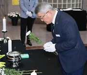 “다시는 이런 일 없어야”예천군,수해 1주년 합동분향소에 추모 발길 이어져