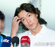 [ST포토] 홍명보 감독, 답변 생각중