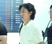 [포토] 홍명보 감독 '유럽 출국'