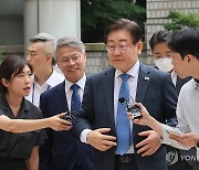 [1보] 대법 "이재명 '대북송금' 재판, 수원서 받아야"