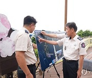 가덕도 순시하는 김조일 부산소방재난본부장