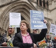 BRITAIN STONEHENGE PROTEST