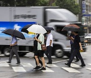 중부 세찬 장맛비…남부·제주 '무더위'[내일날씨]