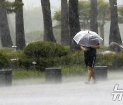 어청도에 66.5㎜ 폭우…전북 군산·익산·완주 '호우주의보' 유지