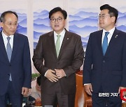 '여야 원내대표 만났지만, 본회의 일정 못 잡아'…매주 월 정례회동 하기로