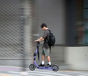 고교생 몰던 전동킥보드, 60대 노부부 들이받아...부인 끝내 숨져