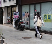 [사설]작년 폐업한 자영업자 ‘역대 최다’… 한쪽에선 또 문 여는 현실