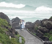 충남권 흐리고 가끔 비…오후부터 강한 바람 분다