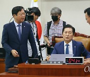 정청래 "여상규를 탓하라"... 법사위 '국회법 전쟁'