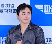 '파일럿' 조정석 "여장하고 촬영, 스태프도 못 알아봐"