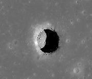 "달 표면서 길이 수십ｍ 동굴 확인…달기지 건설 활용 기대"