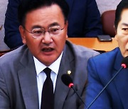 [영상] "국회법 108조!" 꺼내자 "국회법 65조! 49조!" 반격…숨 고를 틈도 없이 '법대로' 반박 쏟은 정청래