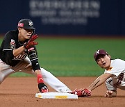 심우준 ‘군 전역 복귀 도루 성공’