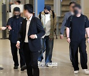 [포토S] 팬들에게 인사하는 변우석