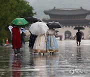 [내일날씨] 중부 강한 장맛비…남부·제주 체감 33도 무더위