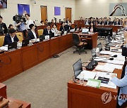 거수 투표하는 여야 의원들