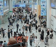 휴가철 맞아 북적이는 인천공항