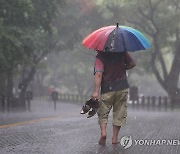 [날씨] 중부지방 돌풍 동반한 강하고 많은 비…남부·제주 찜통더위