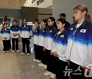 체조 국가대표단 출국, 격려하는 여홍철