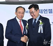 제헌절 경축식서 만난 추경호·박찬대