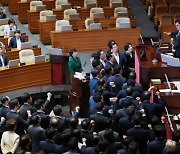 제헌절이 부끄러운 국회… 1748개 법안 중 가결 `1개`