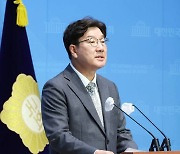 권성동 “단톡방 주동자 3명 중 2명 민주당 관계자”