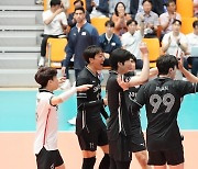 일본 2진에 패했던 한국 남자배구, 호주에 화풀이 ‘3-0 완승’…17일 중국과 마지막 경기 [코리아컵]