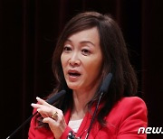 "명품 받고 한국 위해 활동"…전 CIA 북한전문가 한국정부 대리 혐의 기소