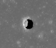 달에 유인기지 생기나…표면서 거대 지하동굴 발견