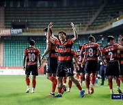 '정재희 멀티골' 포항, 서울에 5-1 대승…코리아컵 4강행