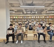 한식진흥원, 독서동호회 주관 점자촉각도서 만들기 진행… 시각장애 아동에게 기부