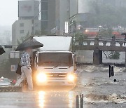 내일 출근길도 '긴장'…비 얼마나 더 오나 [뉴브사탐]