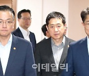 [포토]10개월 만에 한자리에 모인 최상목 부총리-김주현 위원장-박상우 장관