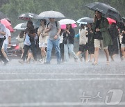 "옆동네 비 안 오는데"…서울 내 강수량 15배 차이, 왜