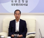 출입기자단  질의에 답변하는 한덕수 국무총리