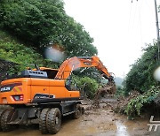 제천 백운면 구학산로 운학재 인근서 산사태…통행 불가