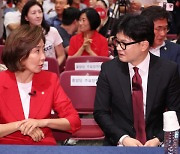 野, '청탁 의혹' 나경원·한동훈에 "전당대회당 아닌 검찰청 조사실 가야"