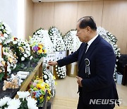 고 이예람 중사 빈소 조문하는 황우여 비대위원장