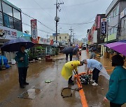 집중호우로 침수된 당진전통시장 찾은 오성환 시장