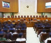 '동성 커플' 법적 권리 첫 인정…"건보 피부양자 가능"