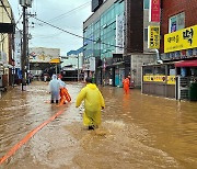 중부지방 이틀간 ‘물폭탄’ 곳곳 피해… 전라권 최대 120㎜ 예보