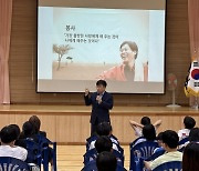 영화 '부활' 구수환 감독 "이태석재단, 교육청과 협력하는 성공모델 만들어냈다"